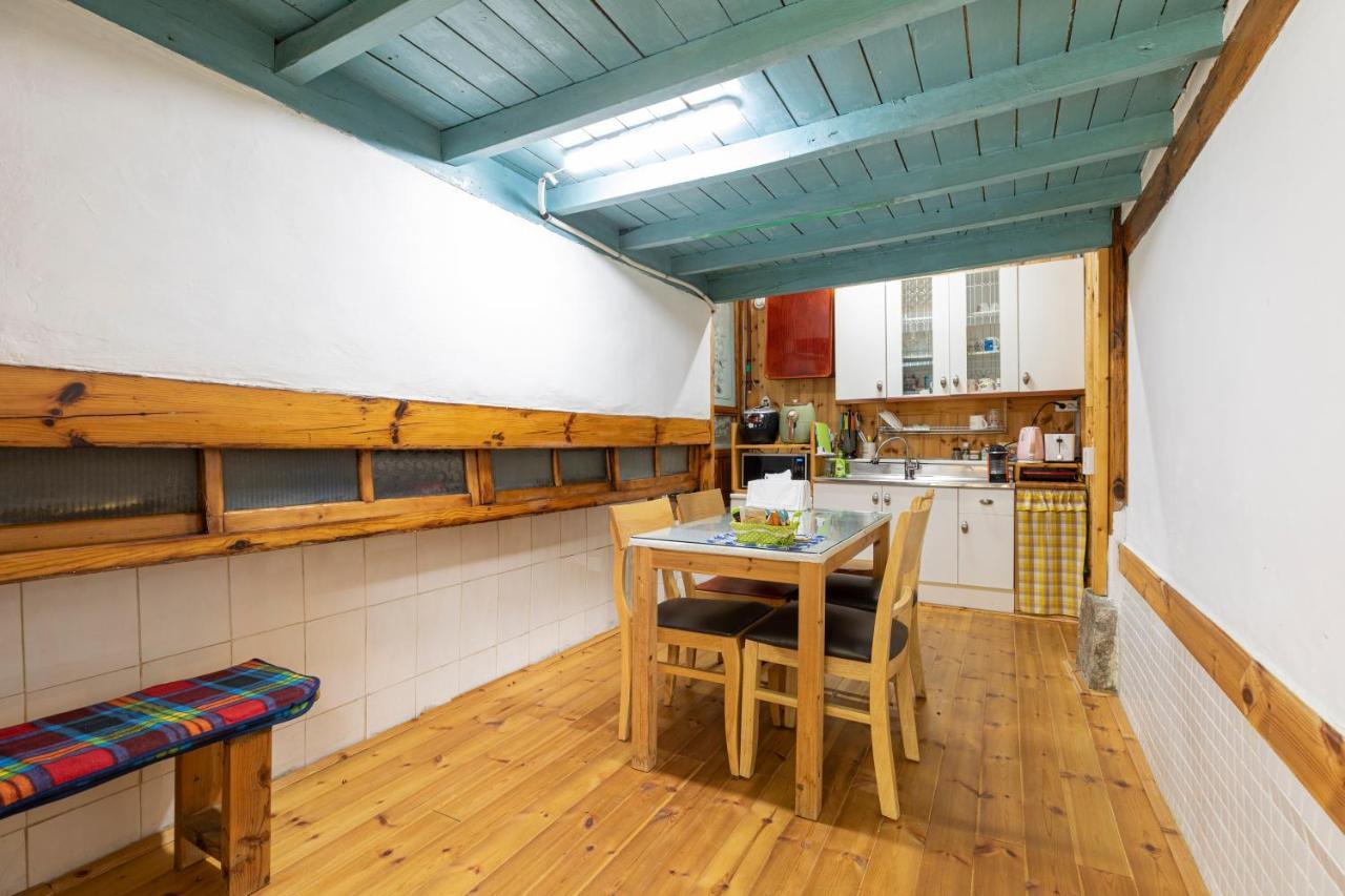 Dongmyo Hanok Sihwadang - Private Korean Style House In The City Center With A Beautiful Garden Séoul Extérieur photo